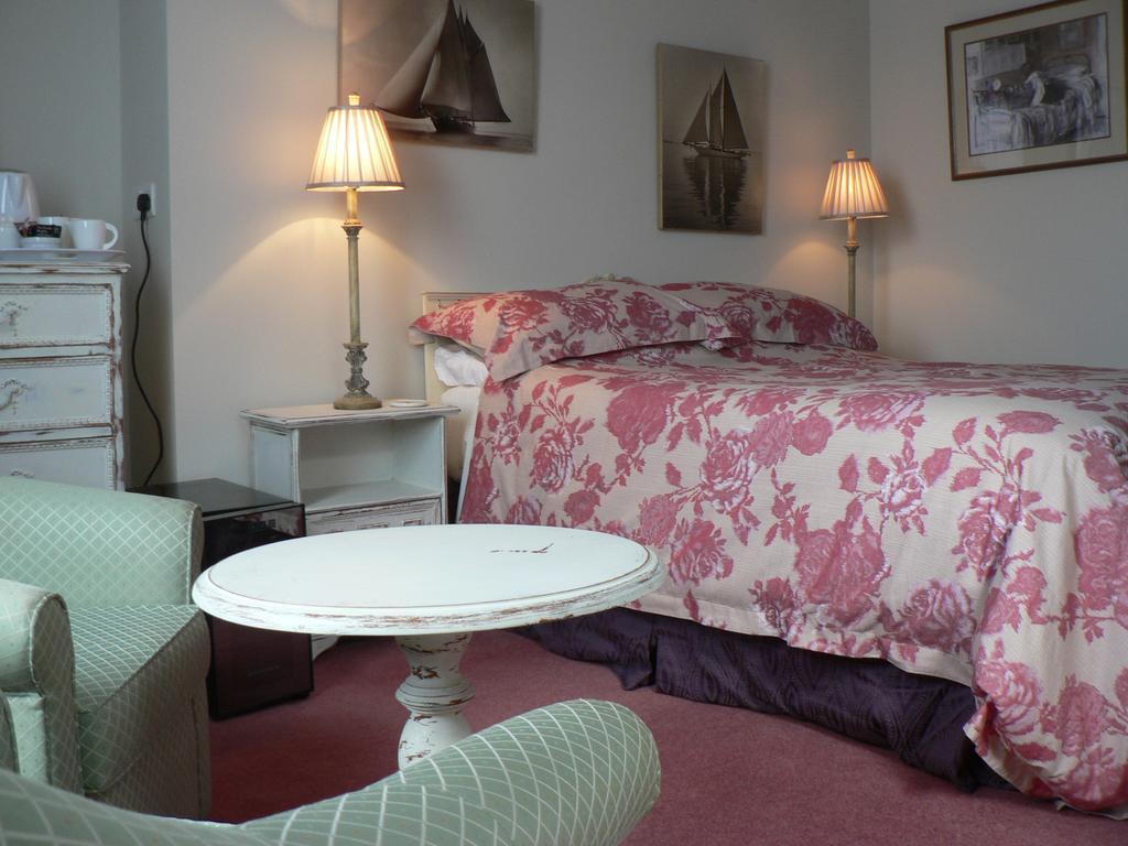 16 Franklin Bijou Boutique Bed & Breakfast Harrogate Oda fotoğraf