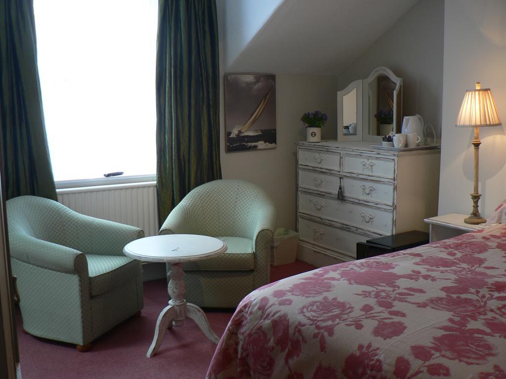 16 Franklin Bijou Boutique Bed & Breakfast Harrogate Oda fotoğraf