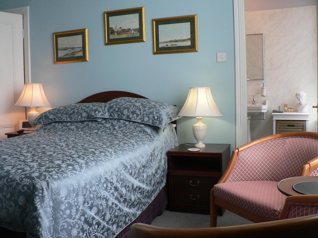 16 Franklin Bijou Boutique Bed & Breakfast Harrogate Oda fotoğraf