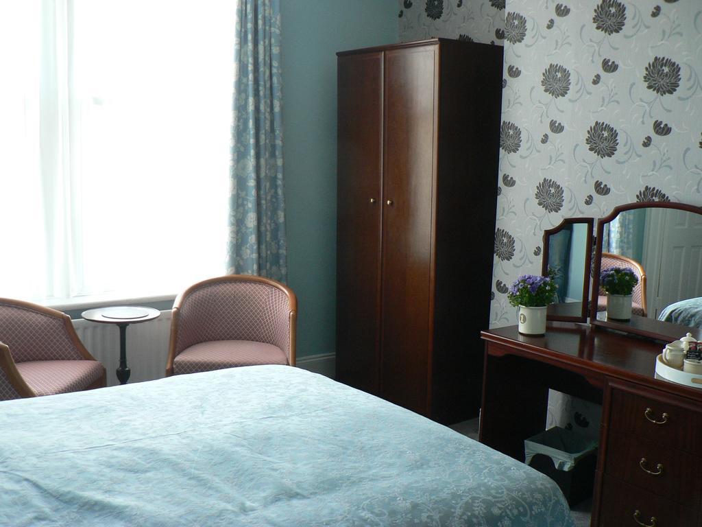16 Franklin Bijou Boutique Bed & Breakfast Harrogate Oda fotoğraf
